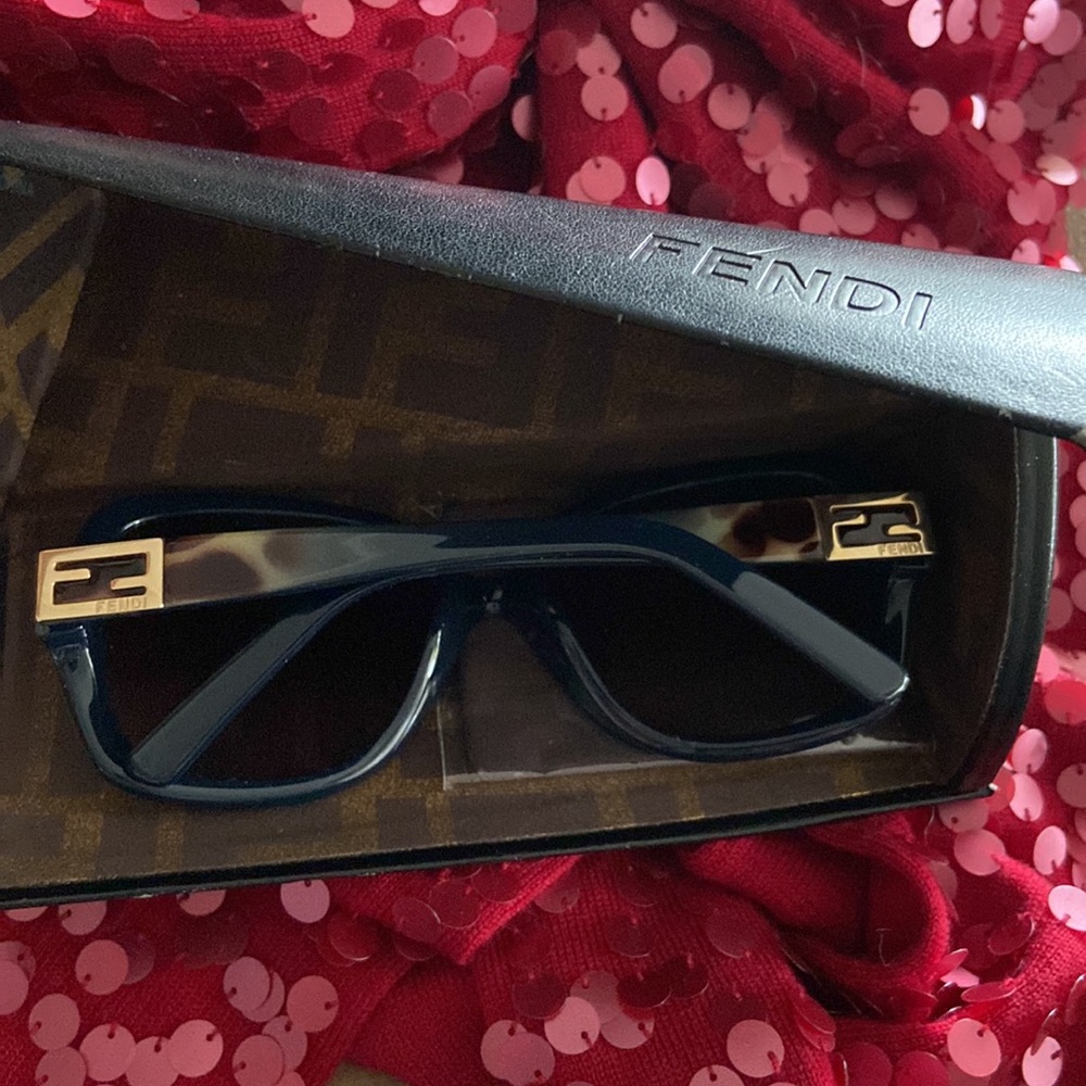 Fendi Sun Glasses - Picture 6 of 9